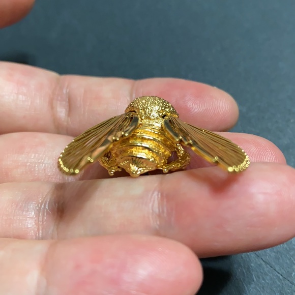 🖤VTG💕MONET Cicada design brooch - Picture 8 of 13